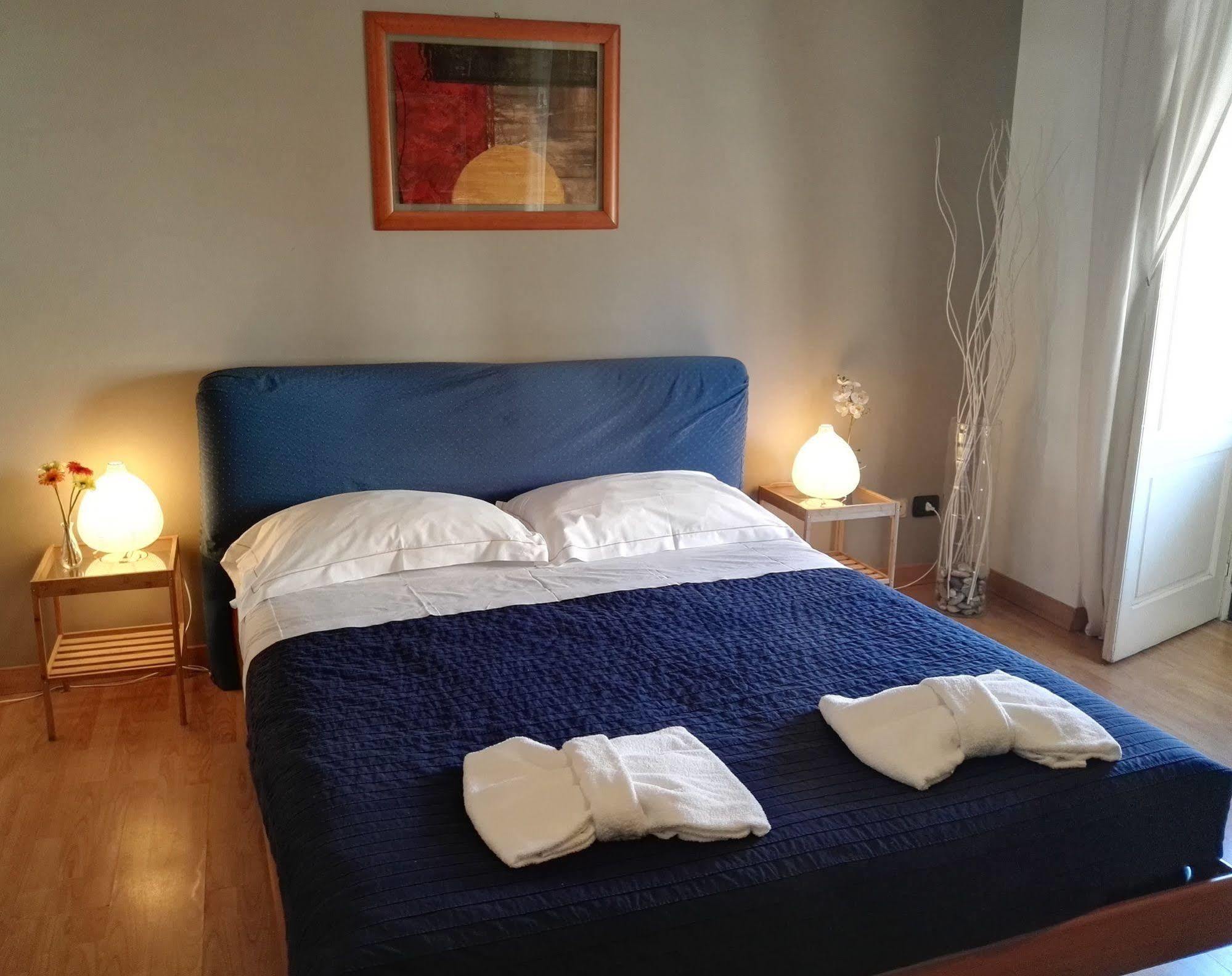 Stesicoro Inhabit - Center Pensión 3*
