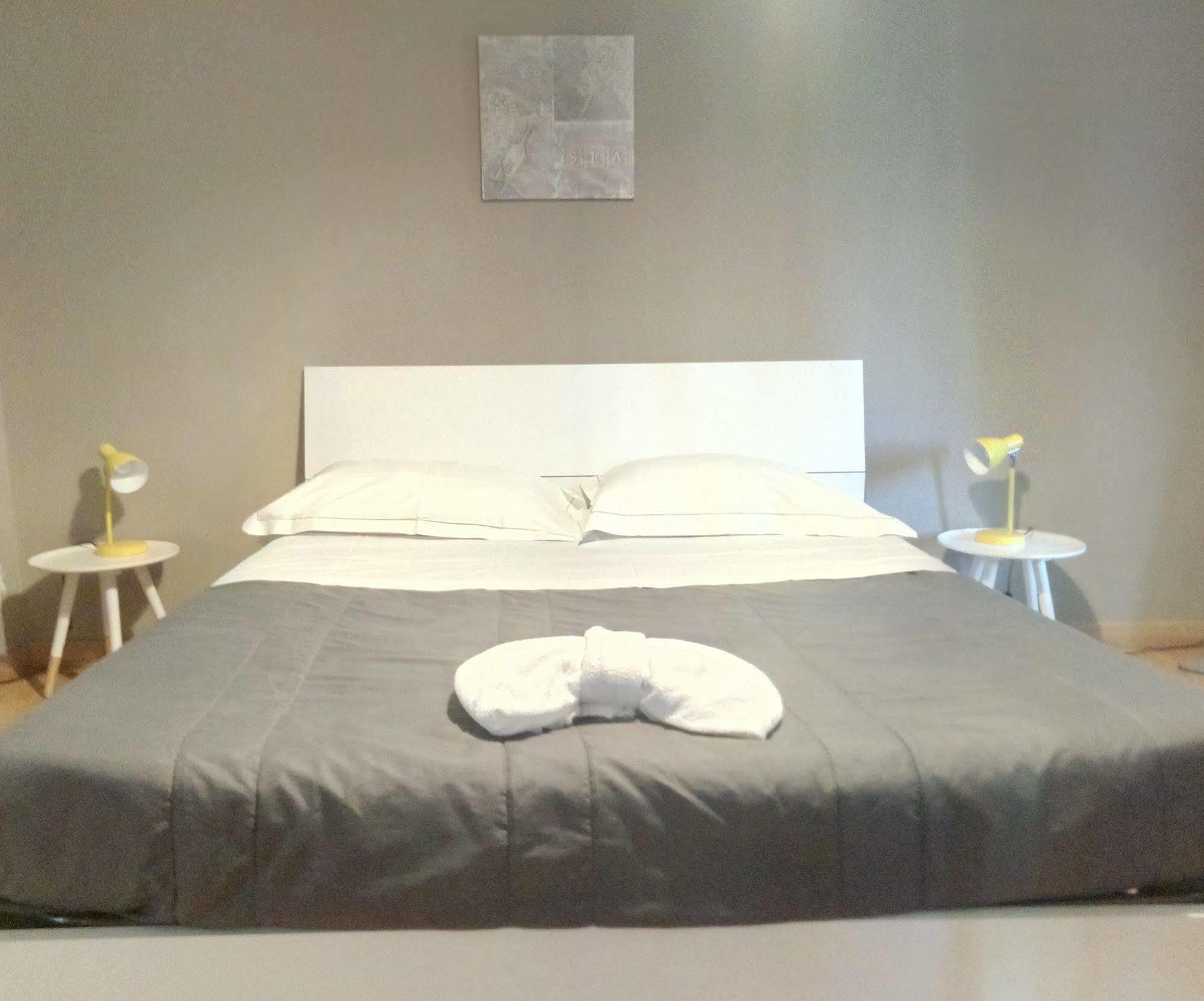 Stesicoro Inhabit - Center 3* Catania